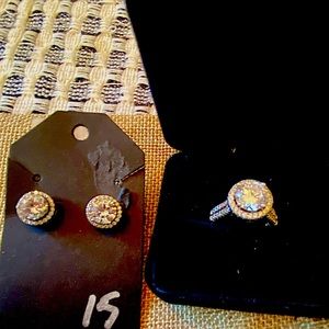 Beautiful CZ 925 sterling ring and earring set excellent workmanship